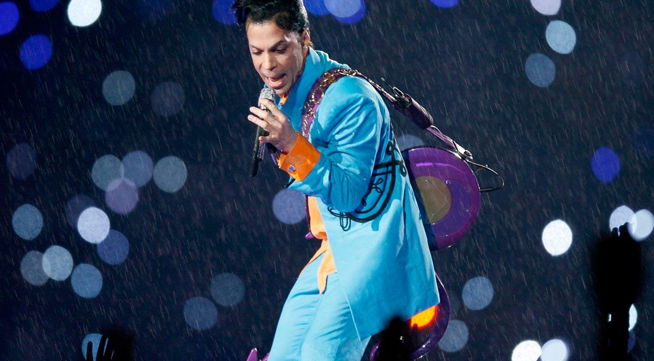 Prince’s Actual Halftime Show Performance Blows Justin Timberlake’s
